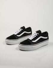 ZAPATILLAS VANS OLD SKOOL en color Negro