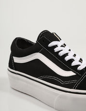 ZAPATILLAS VANS OLD SKOOL en color Negro