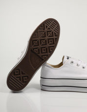 ZAPATILLAS CONVERSE CHUCK en color Blanco