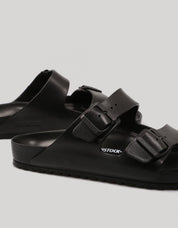 CHANCLAS BIRKENSTOCK ARIZONA en color Negro