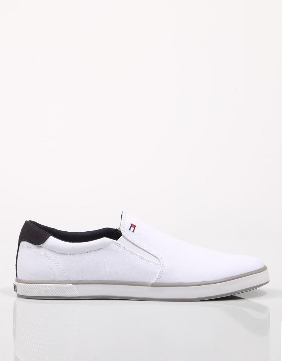ZAPATILLAS TOMMY HILFIGER ICONIC SLIP ON SNEAKER en color Blanco