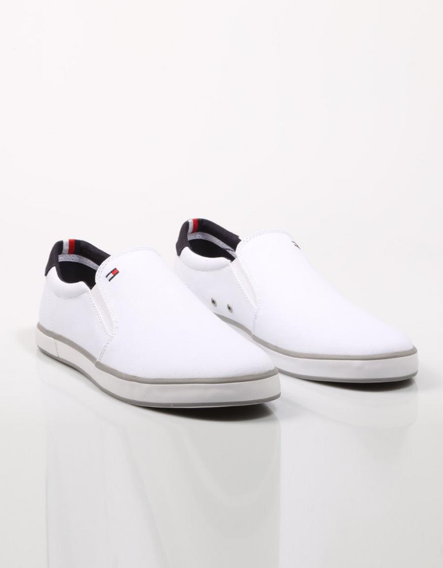 ZAPATILLAS TOMMY HILFIGER ICONIC SLIP ON SNEAKER en color Blanco