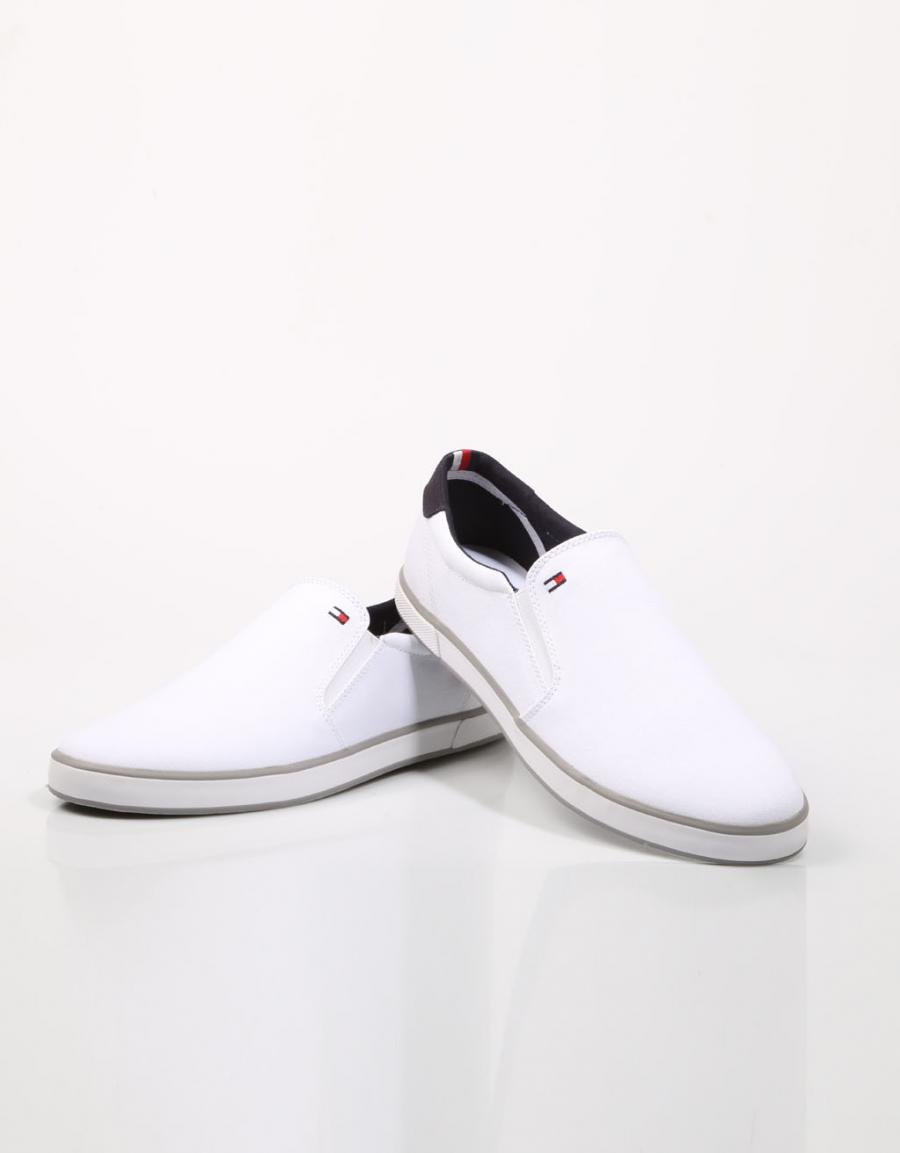ZAPATILLAS TOMMY HILFIGER ICONIC SLIP ON SNEAKER en color Blanco