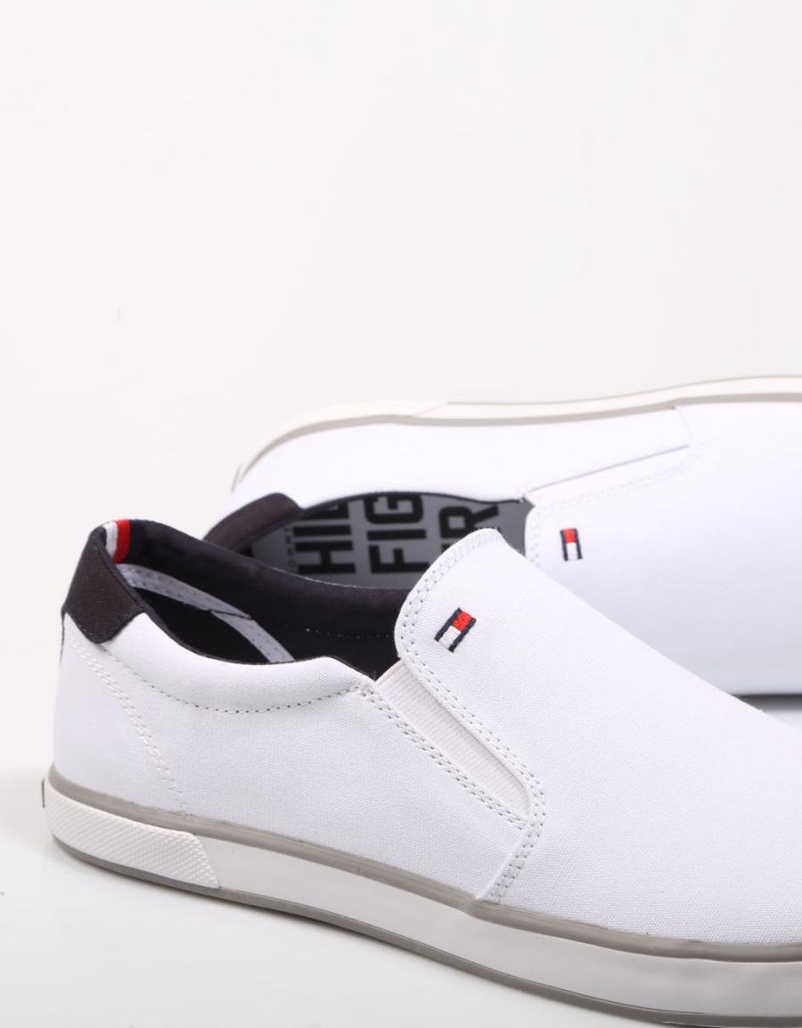 ZAPATILLAS TOMMY HILFIGER ICONIC SLIP ON SNEAKER en color Blanco