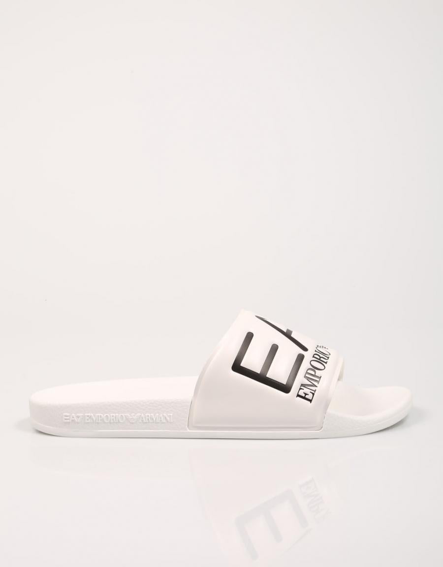 CHANCLAS ARMANI EXCHANGE XCP001 en color Blanco