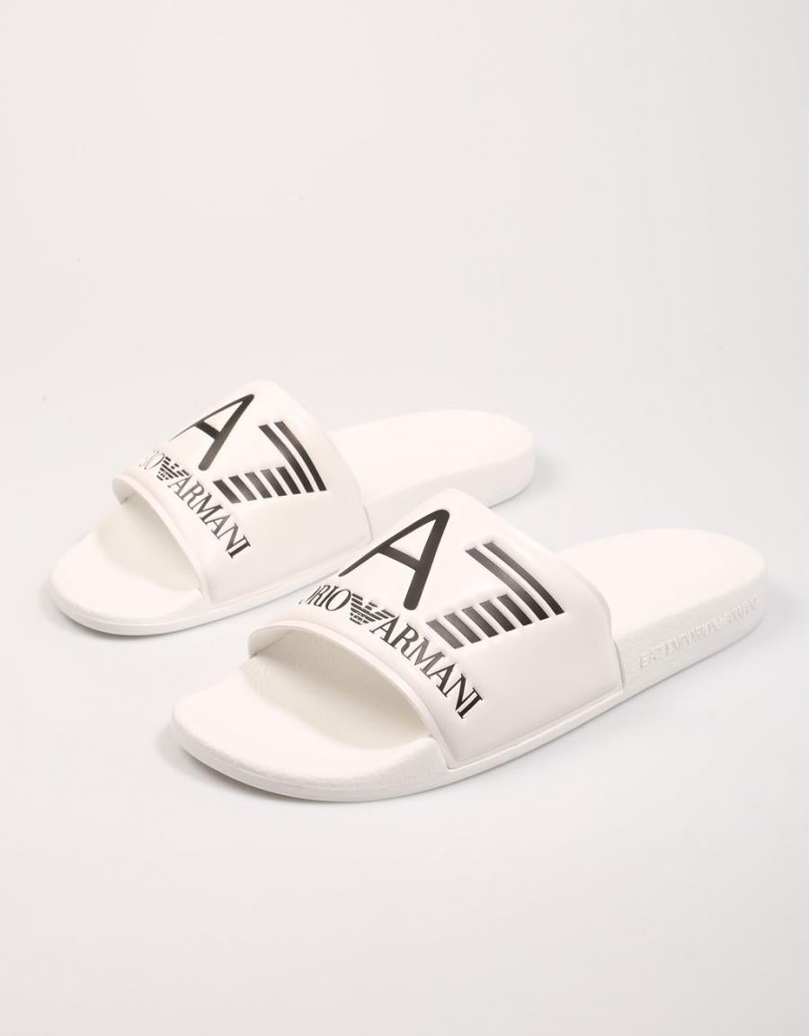CHANCLAS ARMANI EXCHANGE XCP001 en color Blanco