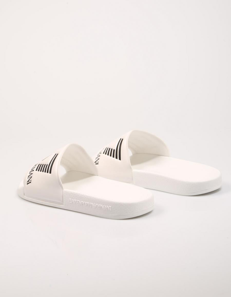 CHANCLAS ARMANI EXCHANGE XCP001 en color Blanco