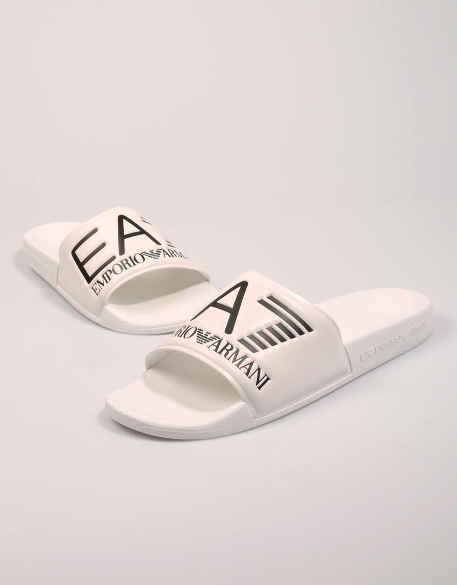 CHANCLAS ARMANI EXCHANGE XCP001 en color Blanco