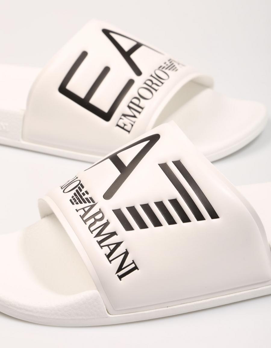 CHANCLAS ARMANI EXCHANGE XCP001 en color Blanco