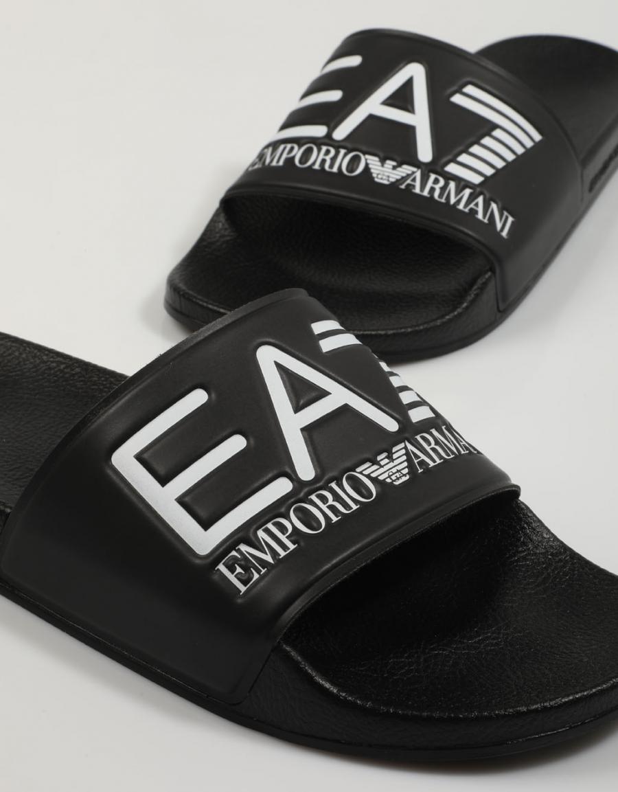 CHANCLAS ARMANI EXCHANGE XCP001 en color Negro
