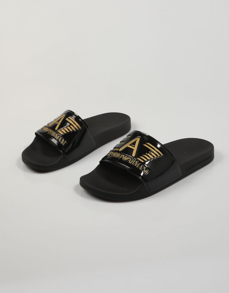 CHANCLAS ARMANI EXCHANGE XCP001 en color Negro