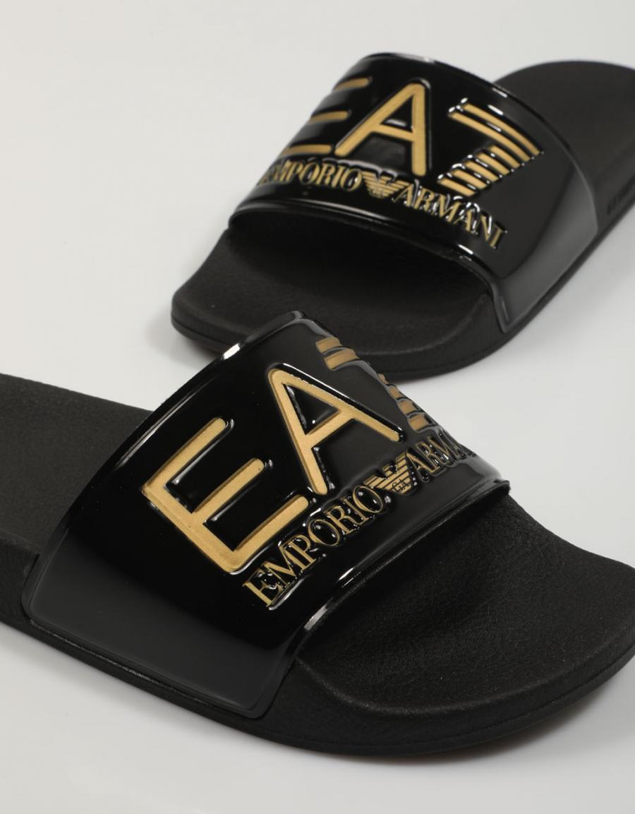 CHANCLAS ARMANI EXCHANGE XCP001 en color Negro