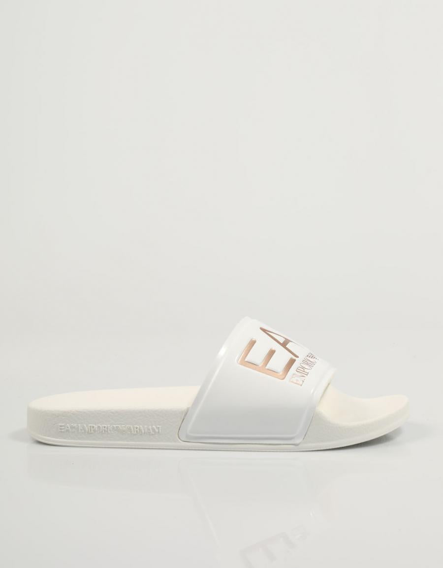 CHANCLAS ARMANI EXCHANGE XCP001 en color Blanco