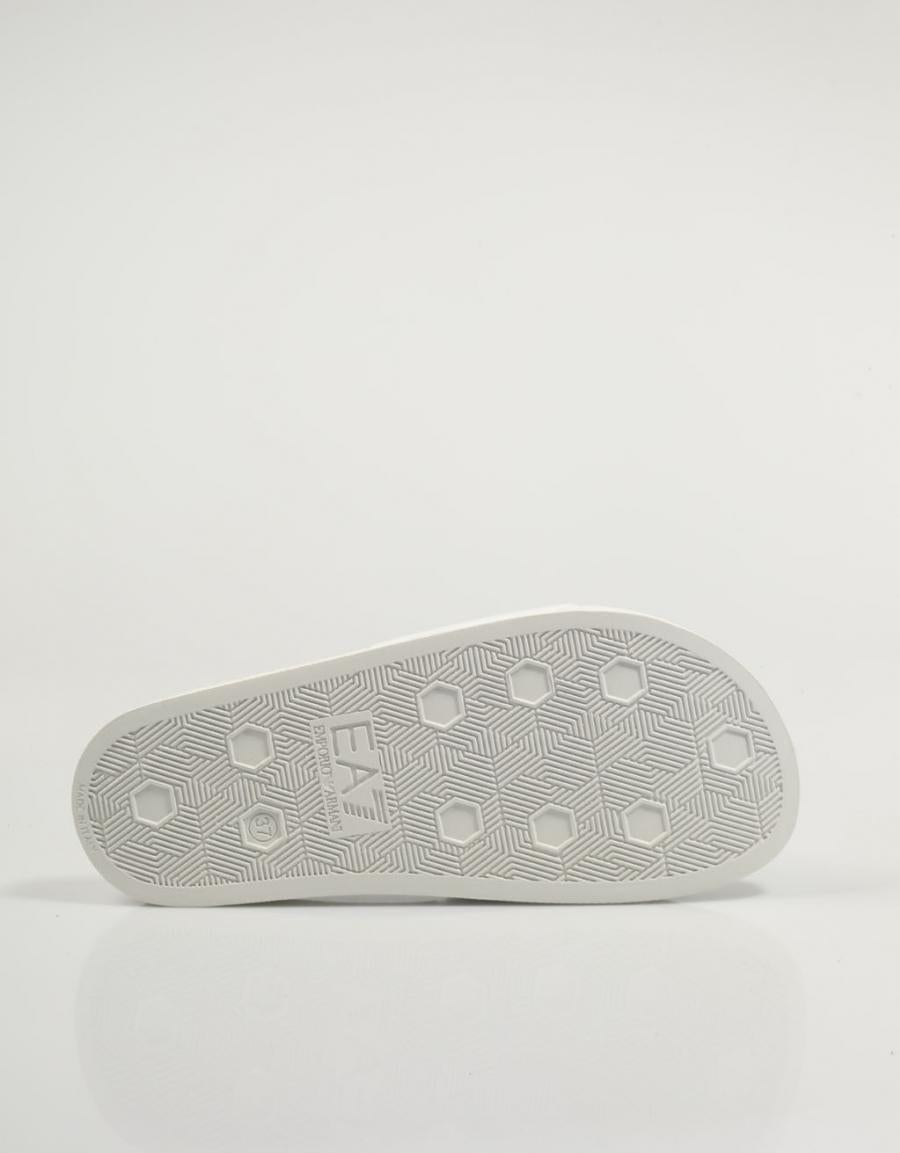 CHANCLAS ARMANI EXCHANGE XCP001 en color Blanco