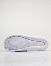 CHANCLAS NIKE VICTORI en color Blanco