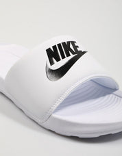 CHANCLAS NIKE VICTORI en color Blanco