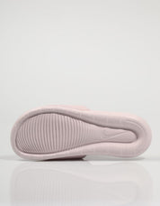 CHANCLAS NIKE VICTORI en color Rosa