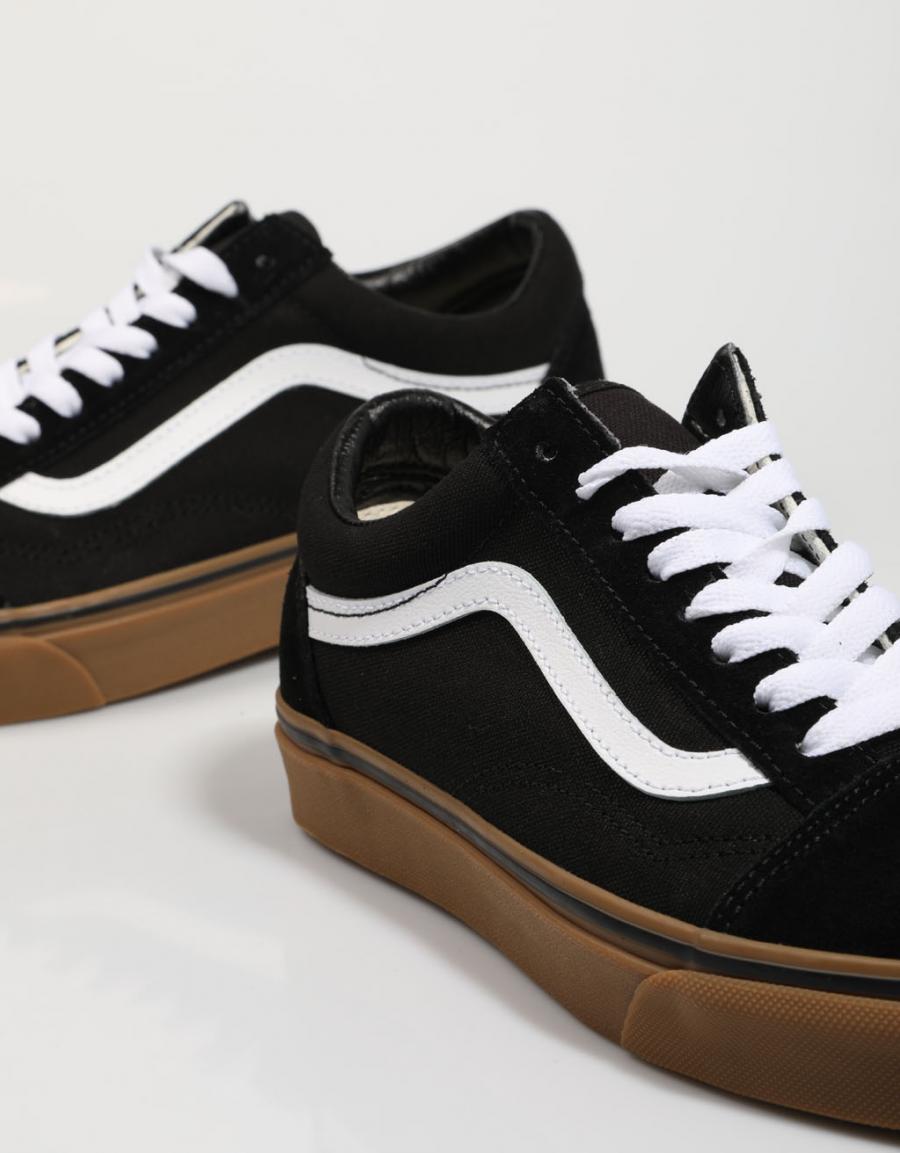 ZAPATILLAS VANS OLD SKOOL en color Negro