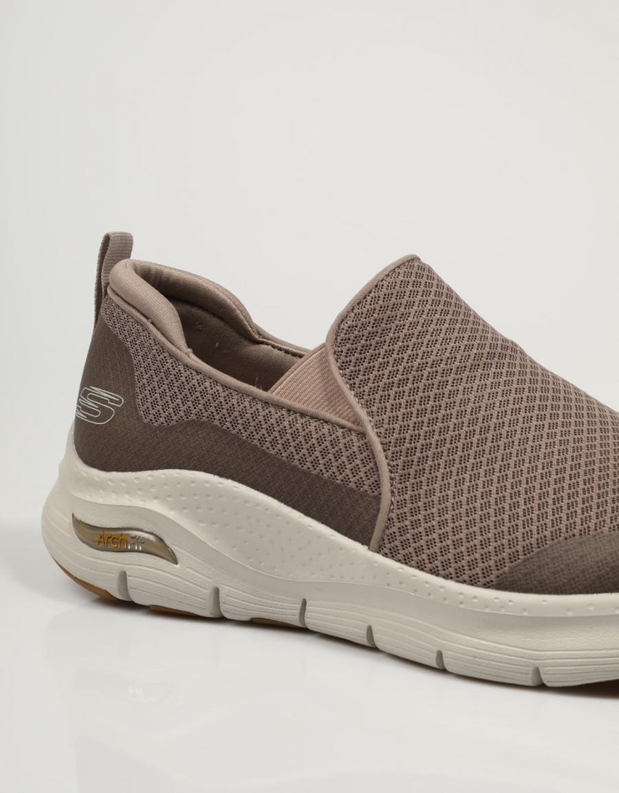 ZAPATILLAS SKECHERS ARCH en color Beige