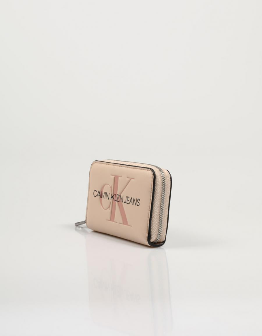 CARTERA CALVIN KLEIN SCULPTED en color Beige