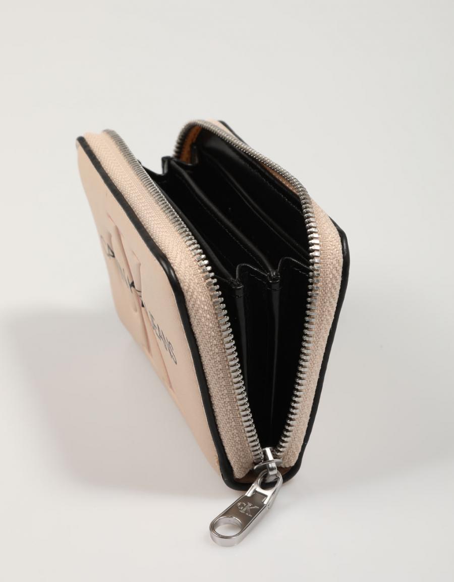 CARTERA CALVIN KLEIN SCULPTED en color Beige
