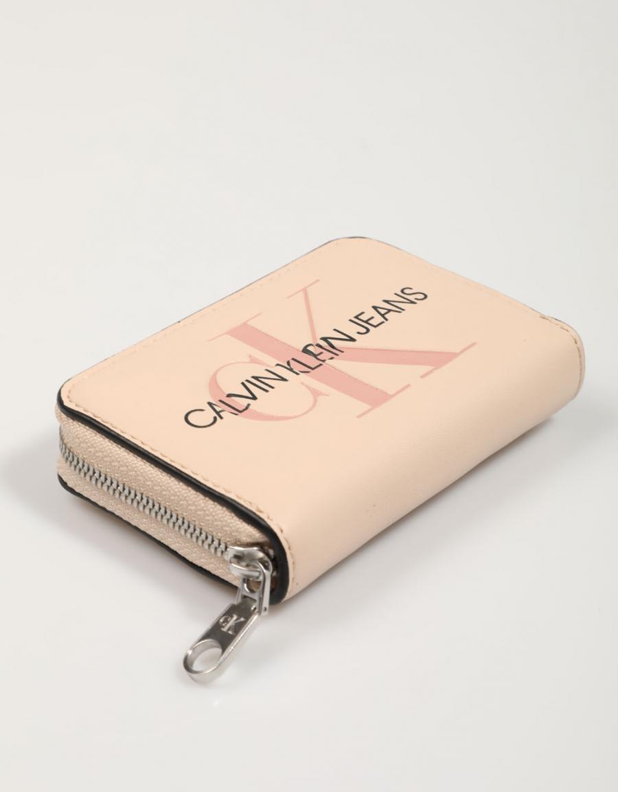 CARTERA CALVIN KLEIN SCULPTED en color Beige