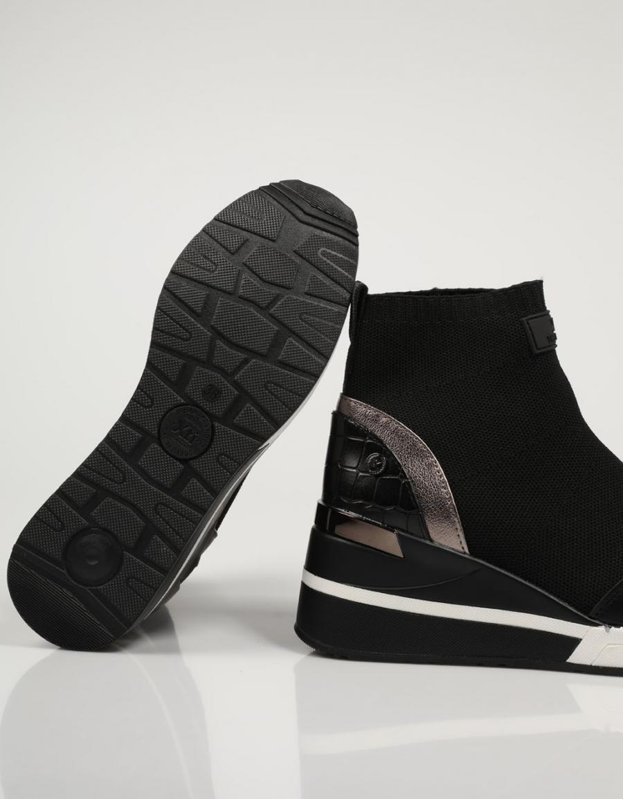 ZAPATILLAS XTI 43271 en color Negro