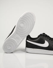 ZAPATILLAS NIKE COURT en color Negro