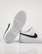 ZAPATILLAS NIKE COURT en color Blanco