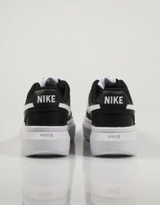 ZAPATILLAS NIKE COURT en color Negro