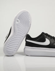 ZAPATILLAS NIKE COURT en color Negro