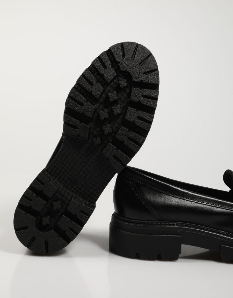 ZAPATOS SPORT REBECCA HOPE 7916 en color Negro