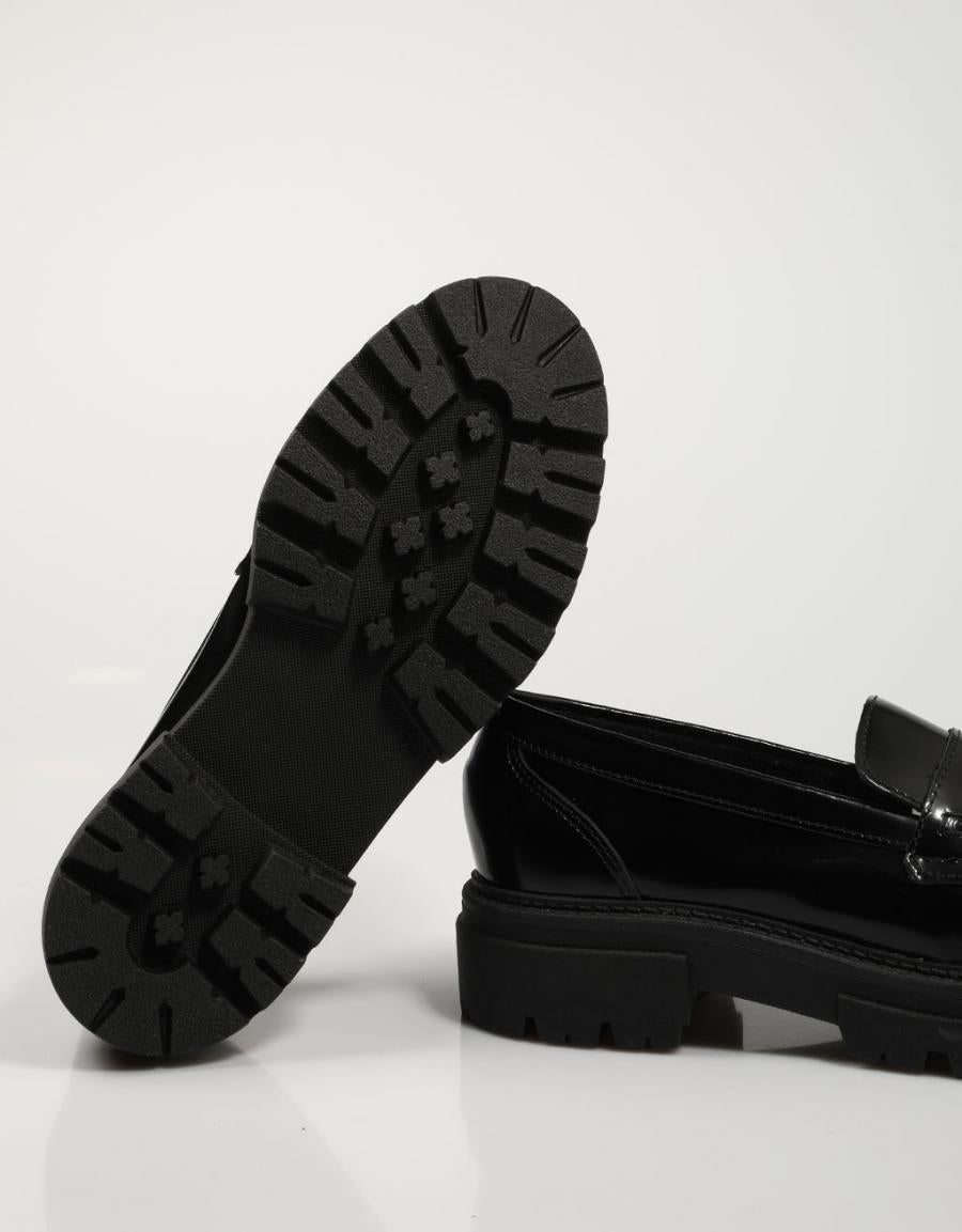 ZAPATOS SPORT REBECCA HOPE 7901 en color Negro