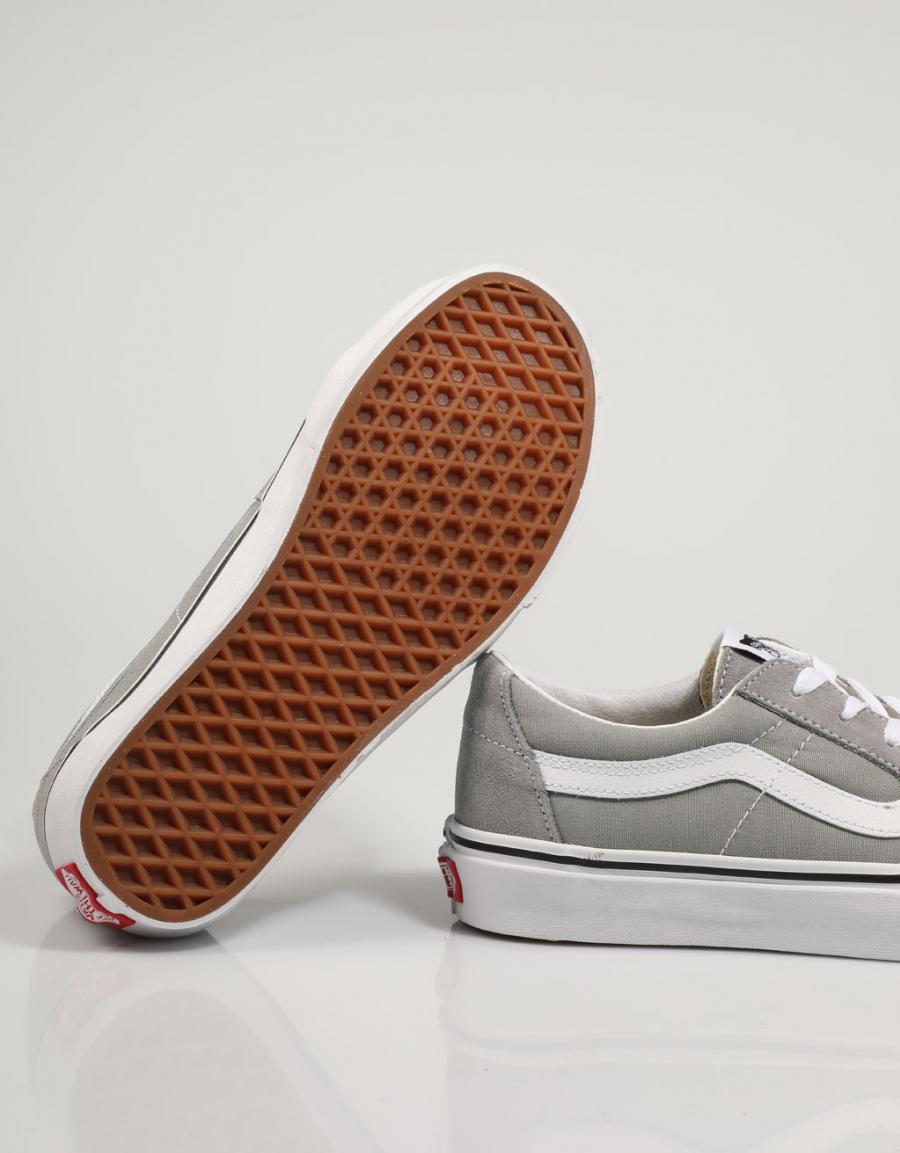ZAPATILLAS VANS SK8 LOW en color Gris