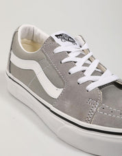 ZAPATILLAS VANS SK8 LOW en color Gris