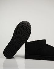 BOTINES UGG CLASSIC en color Negro