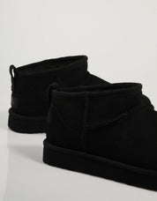 BOTINES UGG CLASSIC en color Negro