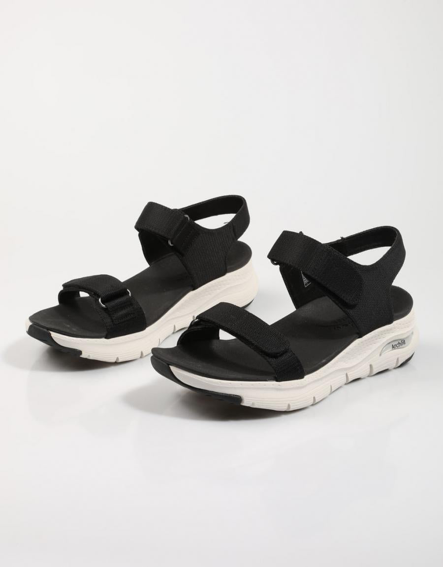 SANDALIAS SKECHERS 119247 ARCH FIT TOURISTY en color Negro