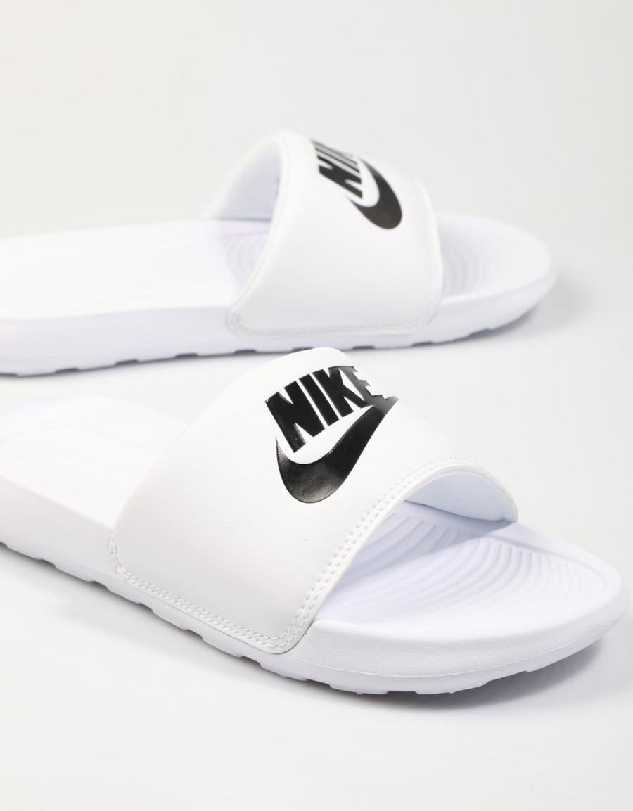 CHANCLAS NIKE VICTORI ONE en color Blanco