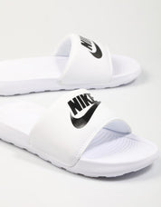 CHANCLAS NIKE VICTORI ONE en color Blanco