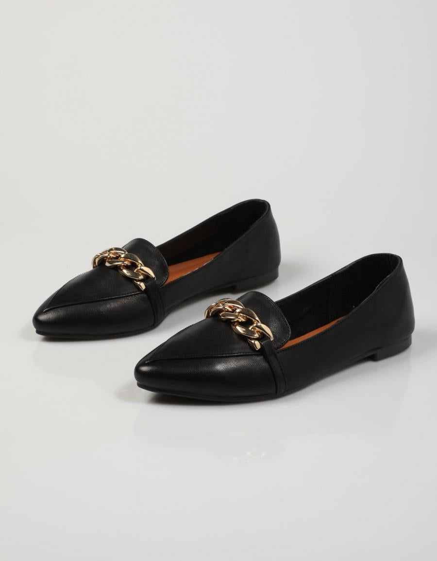 MOCASINES TOP 3 21726 en color Negro