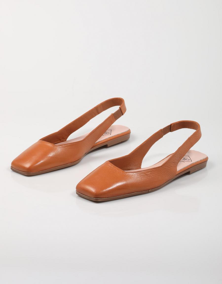 ZAPATOS SPORT TOP 3 22563 en color Cuero