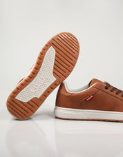ZAPATILLAS LEVIS PIPER en color Cuero