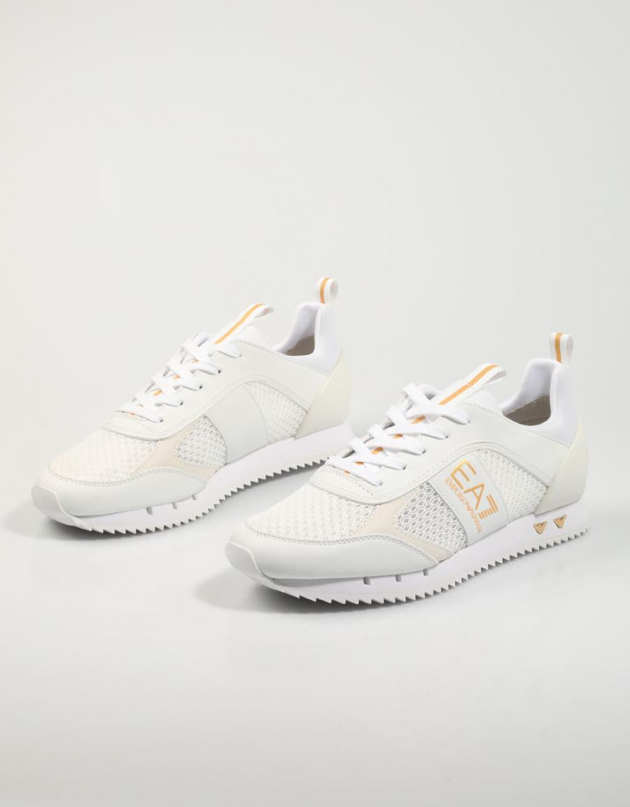 ZAPATILLAS ARMANI EA7 X8X027 XK050 en color Blanco