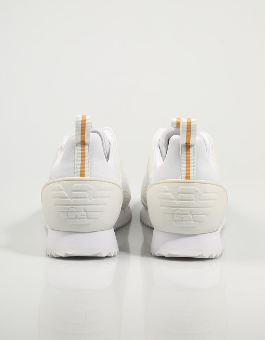 ZAPATILLAS ARMANI EA7 X8X027 XK050 en color Blanco