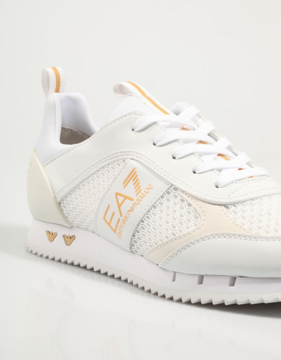 ZAPATILLAS ARMANI EA7 X8X027 XK050 en color Blanco