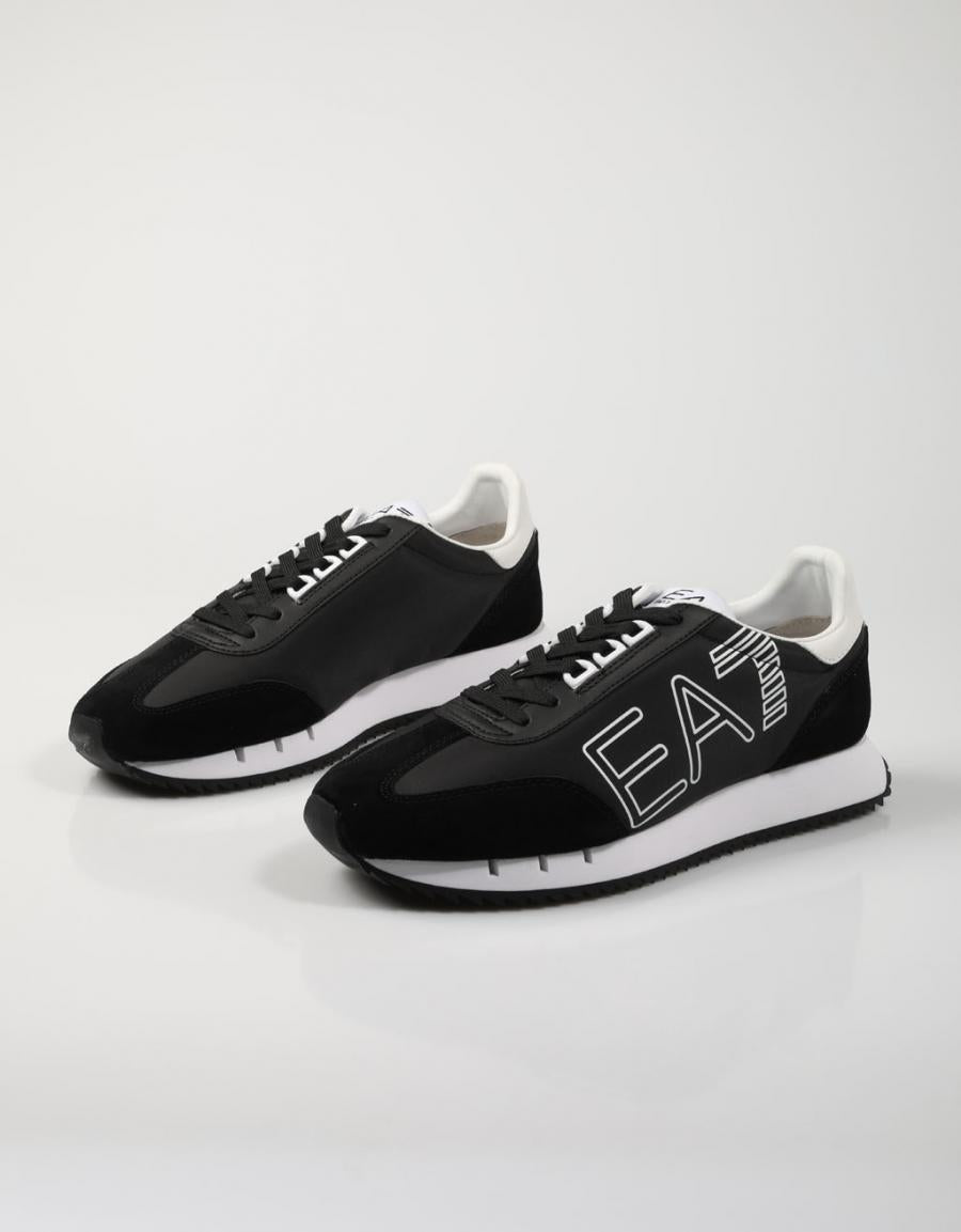 ZAPATILLAS ARMANI EA7 X8X101 XK257 en color Negro