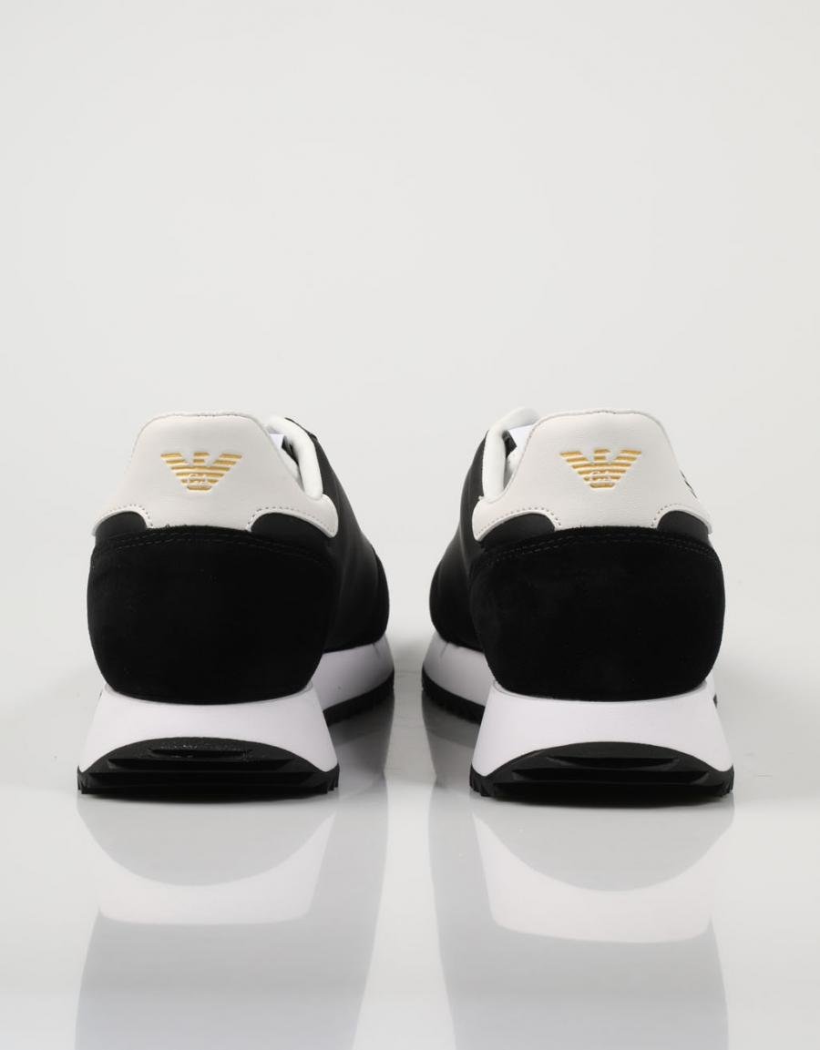 ZAPATILLAS ARMANI EA7 X8X101 XK257 en color Negro