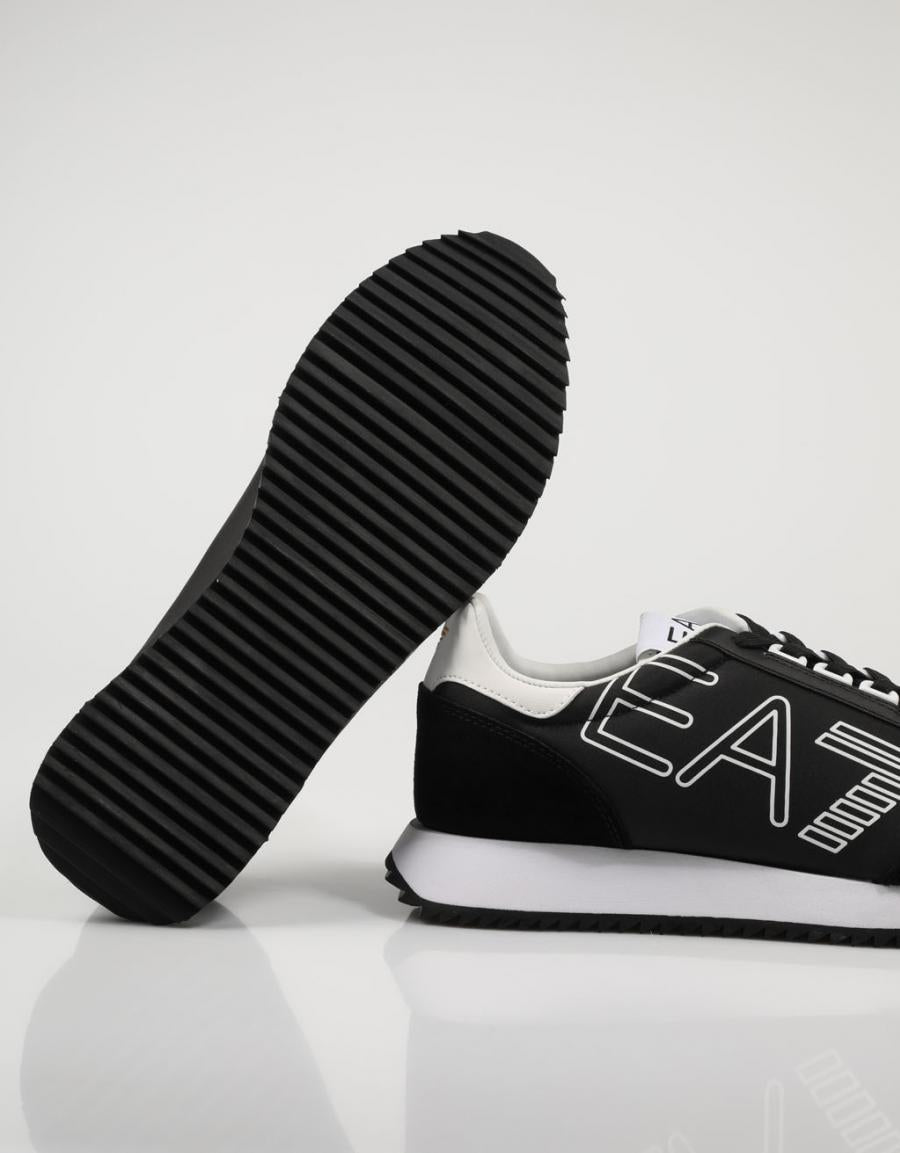ZAPATILLAS ARMANI EA7 X8X101 XK257 en color Negro