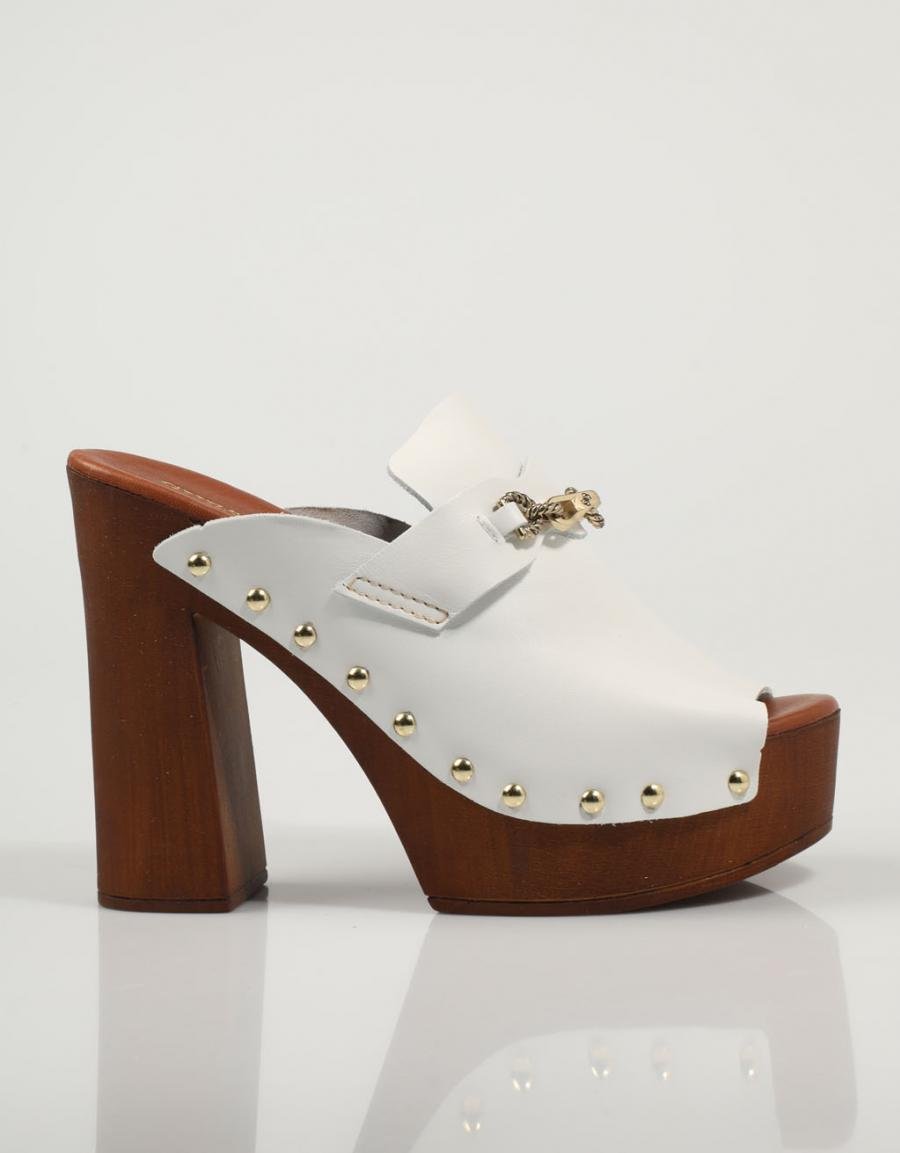SANDALIAS GUESS CLARA FL6CLR LEA01 en color Blanco